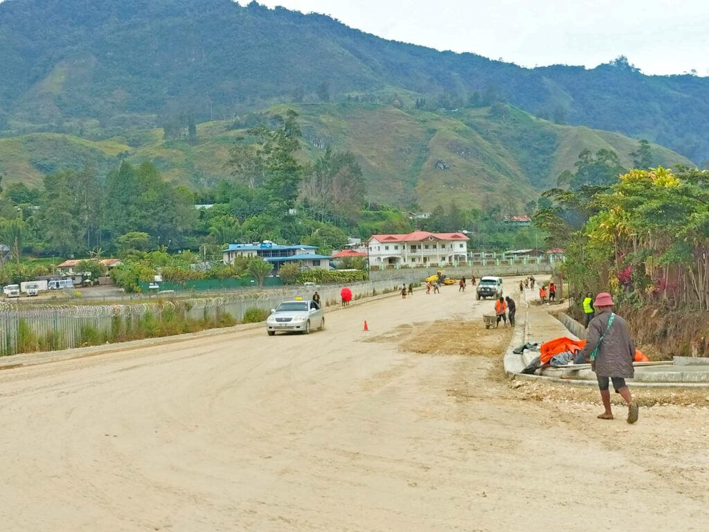 MENDI FOUR LANE WORK RECOMMENCES